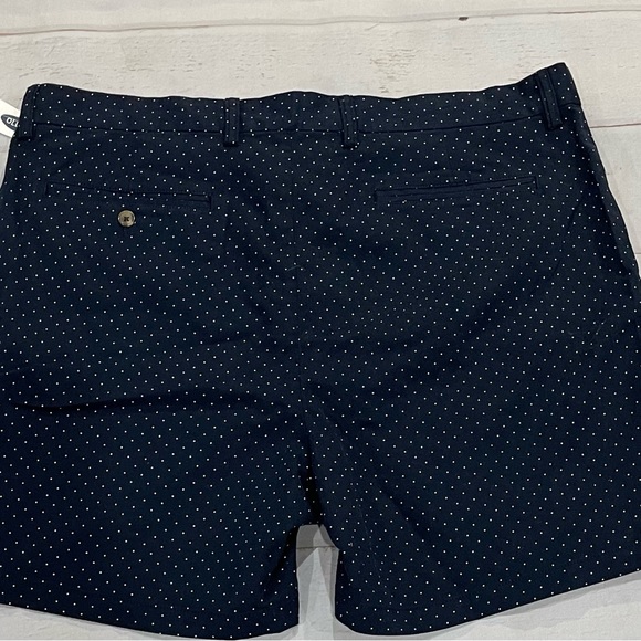 Mens Old Navy Shorts NWT Size 40 - Picture 2 of 2
